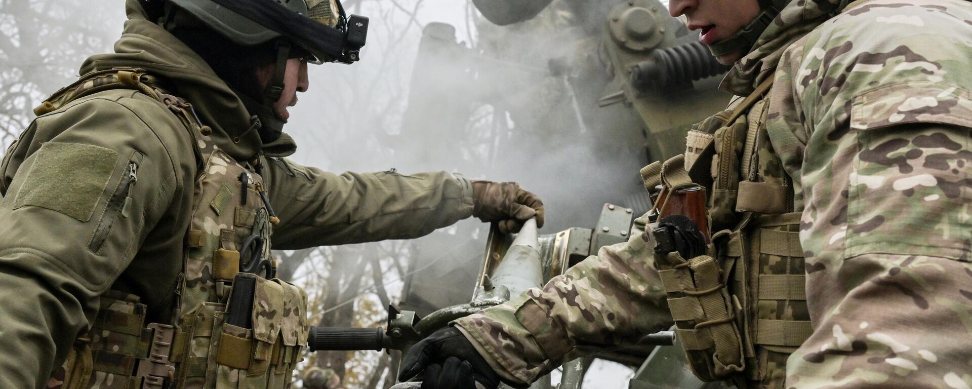 Militares da unidade de artilharia autopropulsada 2S7M Malka disparam contra posições das Forças Armadas ucranianas na região de Krasnodar - Sputnik Brasil, 1920, 09.10.2025