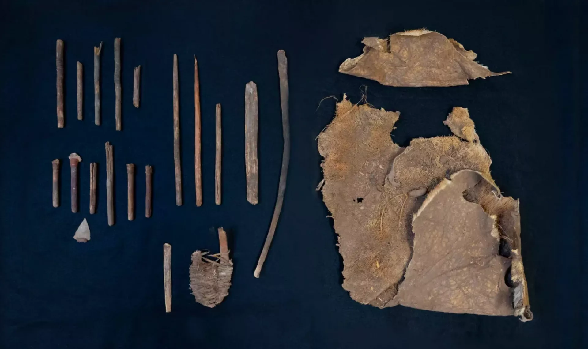 Kit de caça de 6.500 anos descoberto em caverna no oeste do Texas Kit de caça de 6.500 anos descoberto em caverna no oeste do Texas - Sputnik Brasil, 1920, 05.04.2025