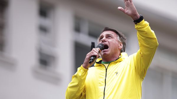 Jair Bolsonaro discursa durante uma manifestação exigindo anistia para os presos por tentativa de golpe de Estado, em São Paulo. Brasil, 6 de abril de 2025 - Sputnik Brasil