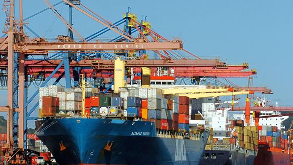 Navios de contêineres no porto de Santos, a 80 quilômetros ao sul de São Paulo, Brasil - Sputnik Brasil