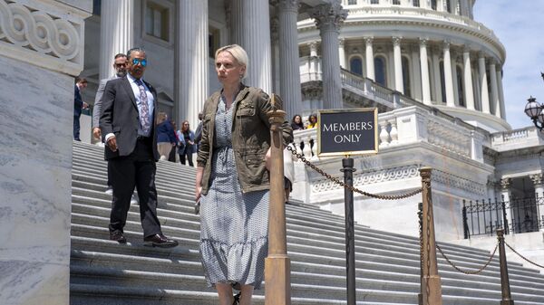 A deputada Victoria Spartz, republicana de Indiana, sai após votações no Capitólio em Washington, 30 de abril de 2024 - Sputnik Brasil