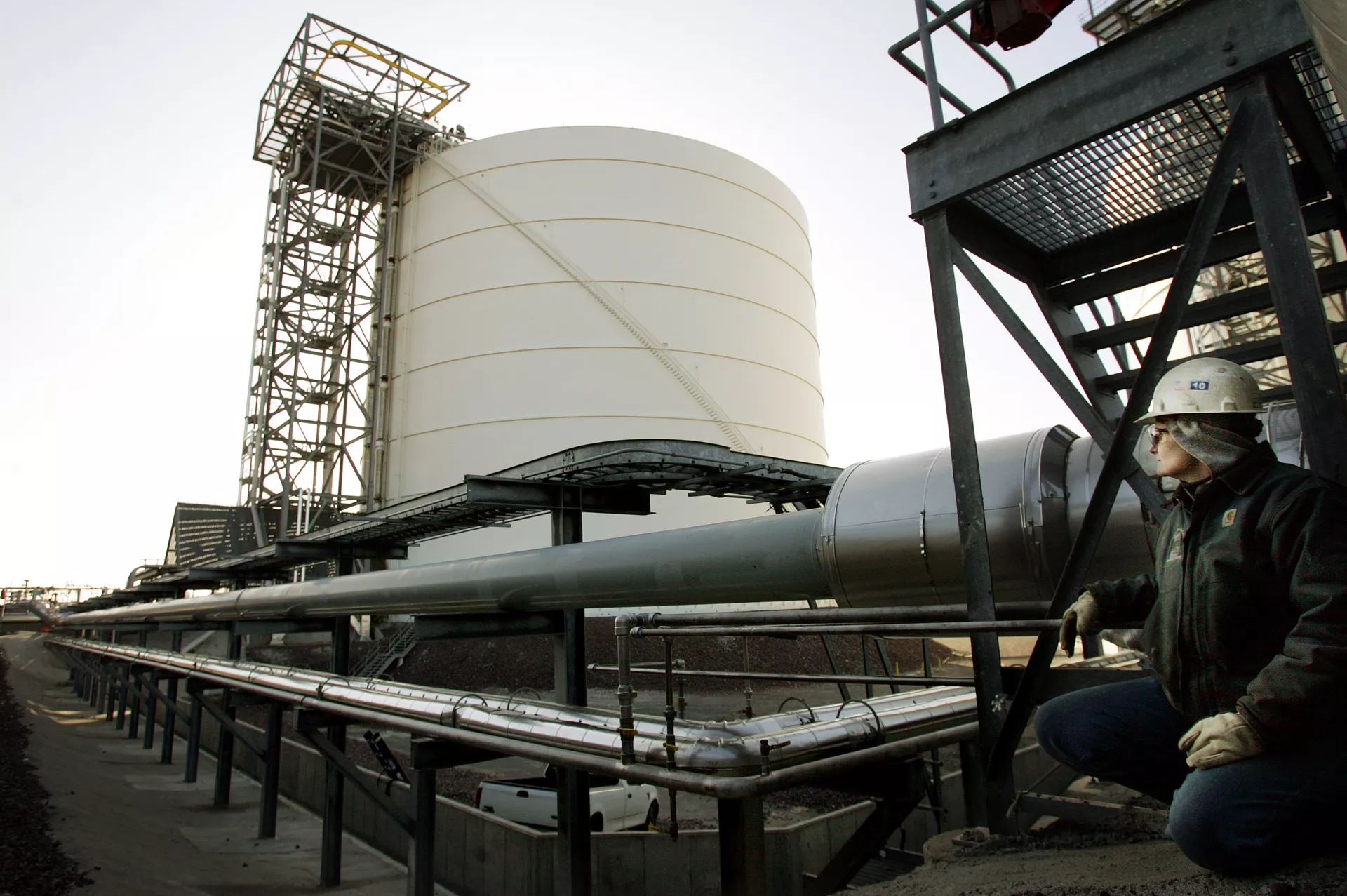 Instalação de armazenamento de gás natural liquefeito nos EUA - Sputnik Brasil, 1920, 11.04.2025
