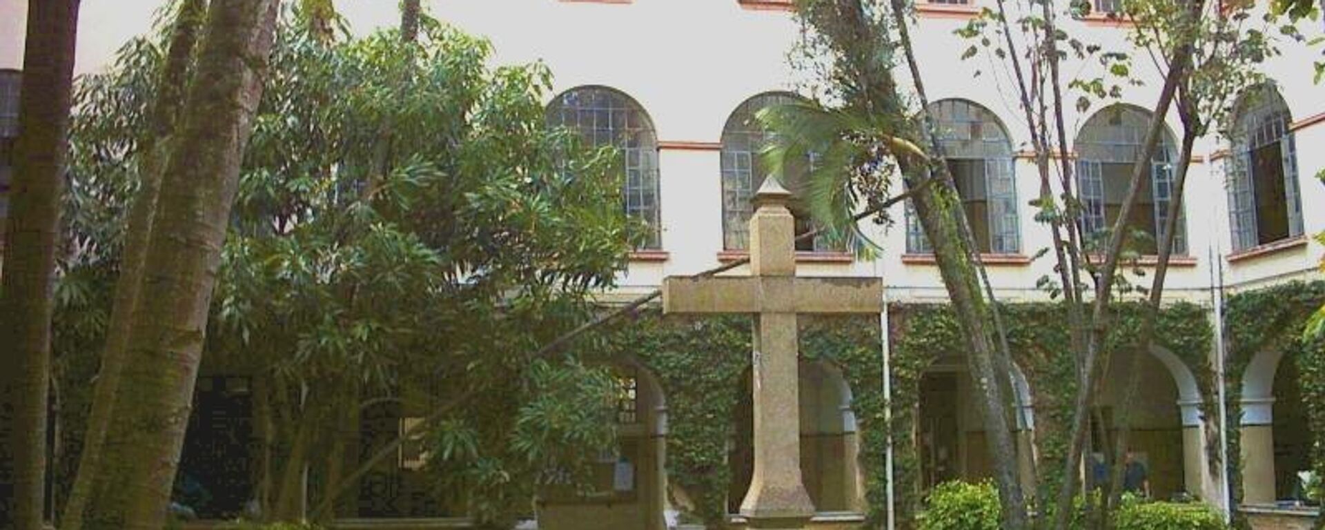 Foto do pátio da cruz, no prédio aonde é ministrado do curso de Relações Internacionais da PUC-SP (foto de arquivo) - Sputnik Brasil, 1920, 11.04.2025