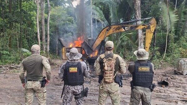 PF, ICMBio e Força Nacional combatem garimpo ilegal no Parque Nacional dos Campos Amazônicos - Sputnik Brasil