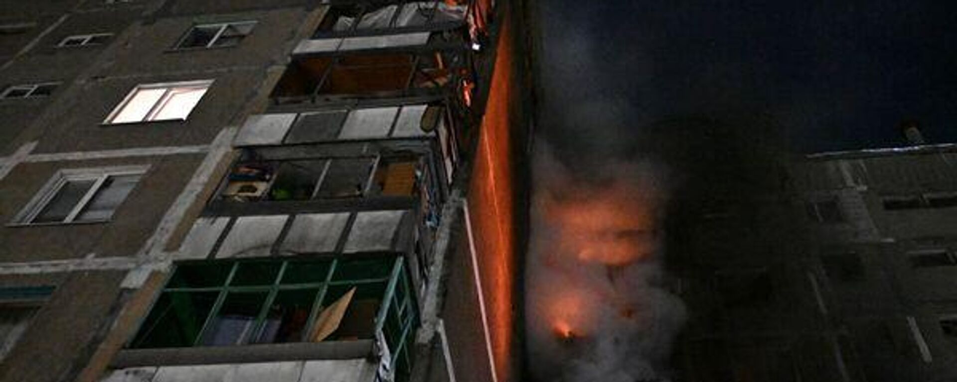 Prédio residencial em Kursk danificado por disparos de drones ucranianos. - Sputnik Brasil, 1920, 15.04.2025