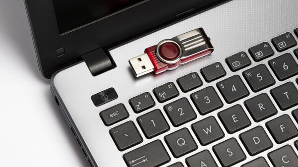 Um dispositivo de memória flash - Sputnik Brasil