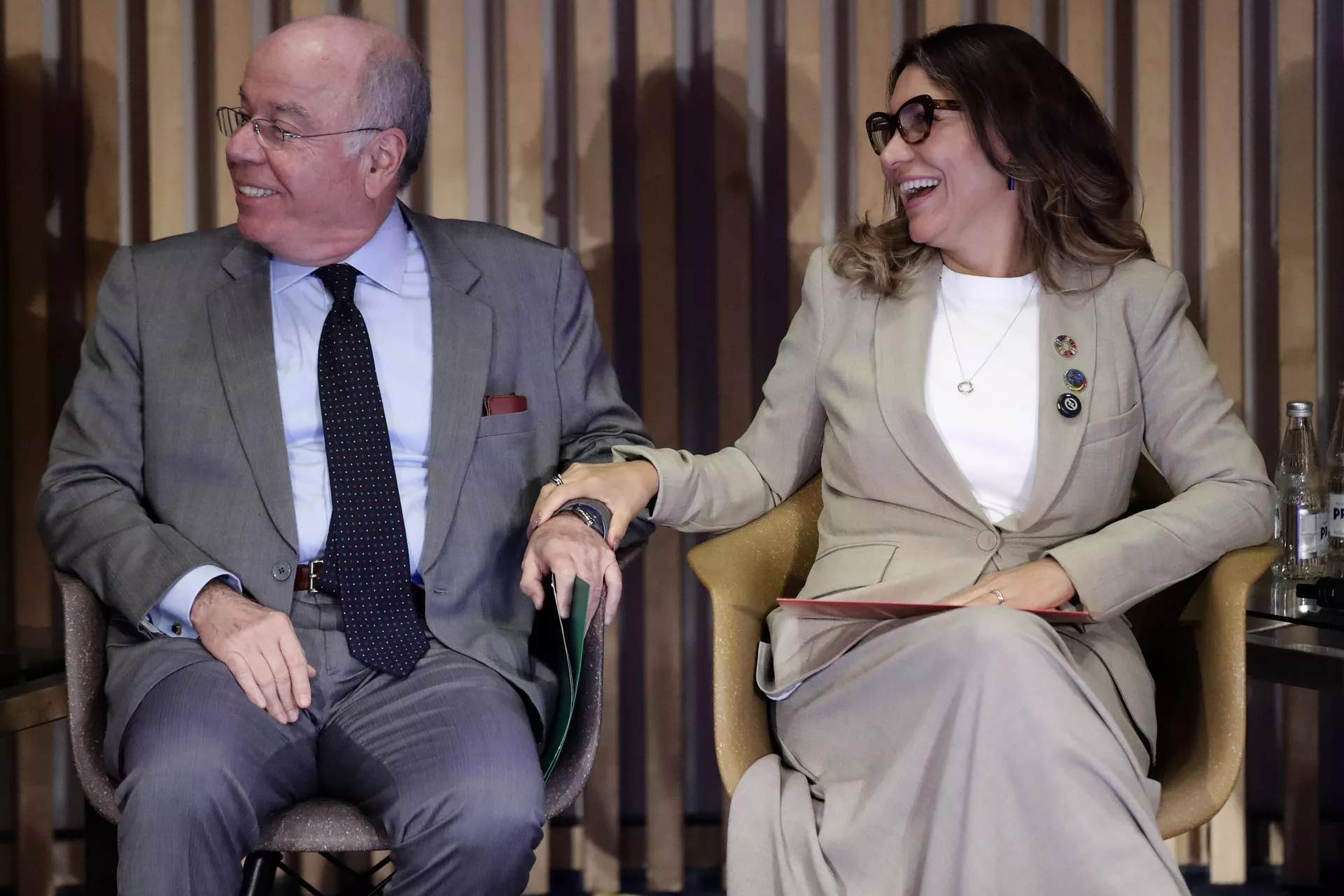 A primeira-dama do Brasil, Rosangela da Silva, e o ministro das Relações Exteriores, Mauro Vieira, participam da inauguração da Cúpula Social do G20 no Rio de Janeiro, 14 de novembro de 2024 - Sputnik Brasil, 1920, 18.04.2025