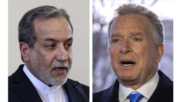 Ministro das Relações Exteriores iraniano, Abbas Araghchi, à esquerda, fotografado em Teerã, Irã, terça-feira, 25 de fevereiro de 2025, e Steve Witkoff, à direita, enviado especial da Casa Branca, fotografado em Washington, quarta-feira, 19 de março de 2025 - Sputnik Brasil
