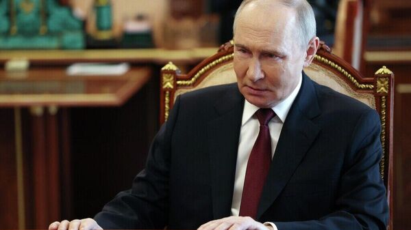 O presidente da Rússia Vladimir Putin durante uma reunião com o chefe do Estado-Maior das Forças Armadas russas, Valery Gerasimov - Sputnik Brasil