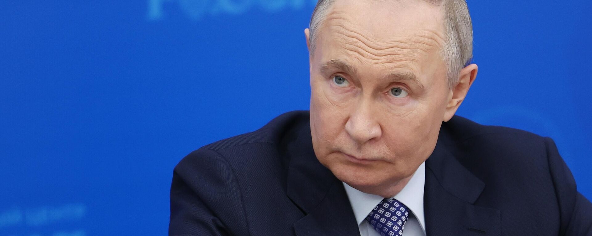 Vladimir Putin, presidente da Rússia, durante reunião com prefeitos de diversas partes do país, em 21 de abril de 2025 - Sputnik Brasil, 1920, 26.04.2025