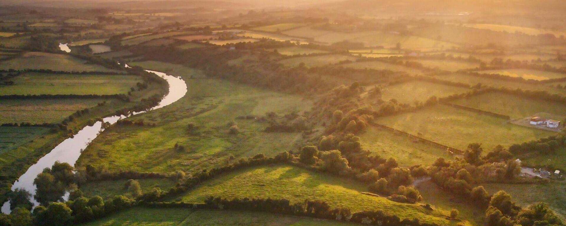 Condado de Meath, Knowth. - Sputnik Brasil, 1920, 22.04.2025