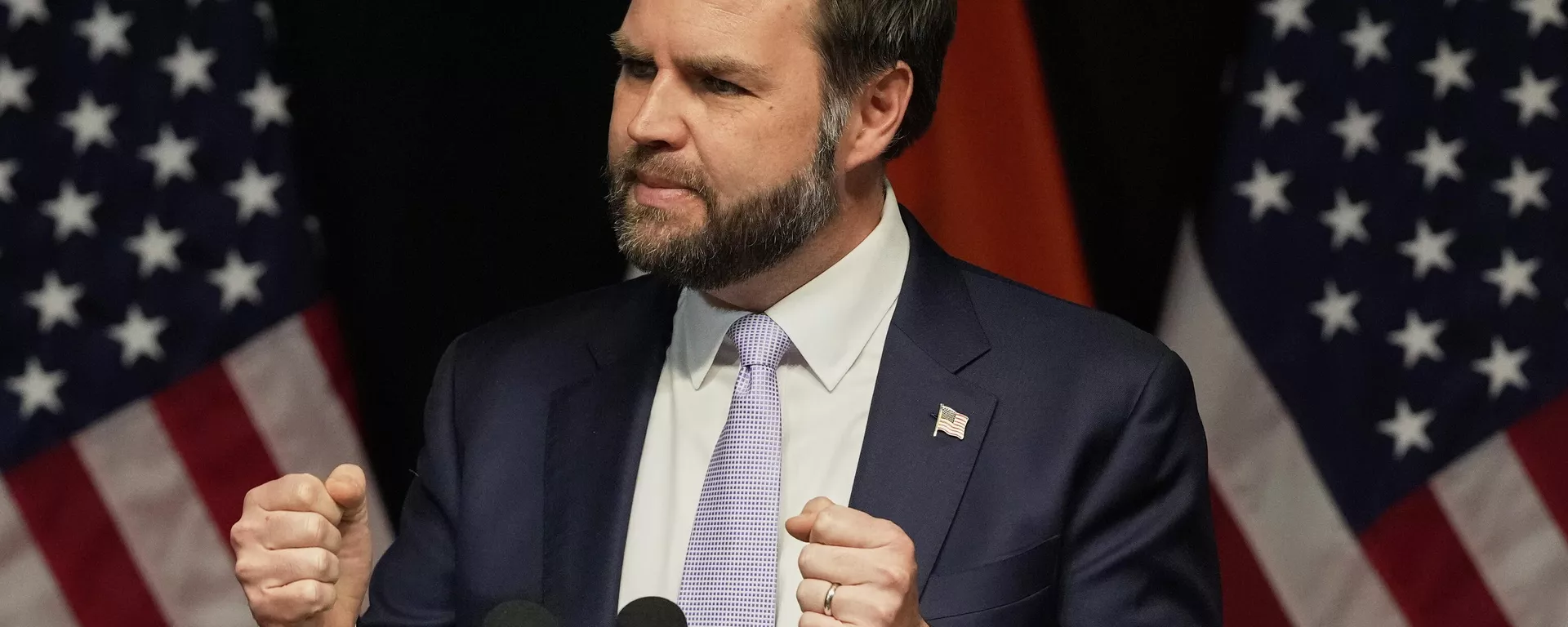 O vice-presidente dos EUA, J. D. Vance, discursa no Centro Internacional do Rajastão, em Jaipur, Índia, em 22 de abril de 2025 - Sputnik Brasil, 1920, 23.04.2025