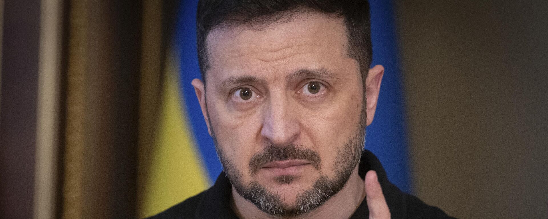 Vladimir Zelensky discursa em uma coletiva de imprensa em Kiev. Ucrânia, 17 de abril de 2025 - Sputnik Brasil, 1920, 01.12.2025
