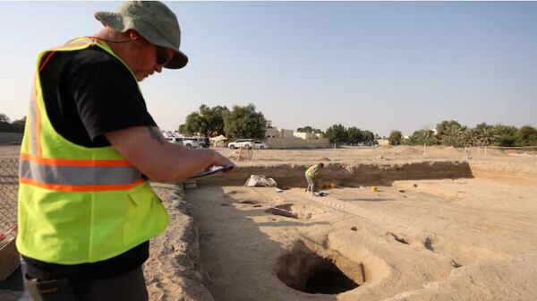 Escavação de um cemitério da Idade do Ferro em Al Ain, Emirados Árabes Unidos - Sputnik Brasil