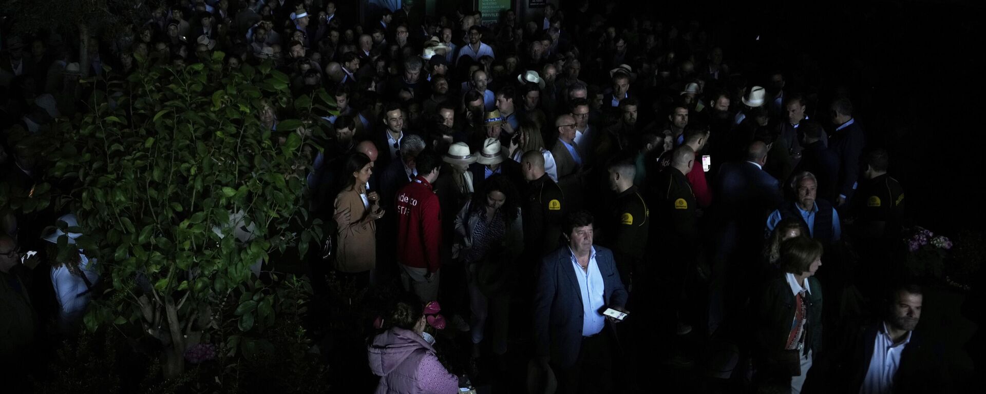 Espectadores do torneio de tênis Madrid Open durante apagão geral em Madrid, na Espanha, em 28 de abril de 2025 - Sputnik Brasil, 1920, 28.04.2025