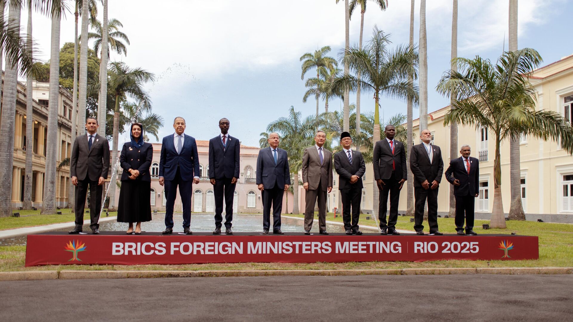 Foto oficial da reunião de ministros das Relações Exteriores do BRICS, em 28 de abril de 2025 - Sputnik Brasil, 1920, 06.05.2025