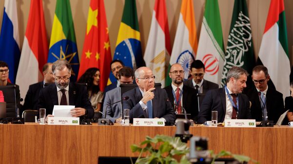 Ministro das Relações Exteriores do Brasil, Mauro Vieira, durante primeiro painel do 17ª encontro de chanceleres do BRICS, em 28 de abril de 2025 - Sputnik Brasil