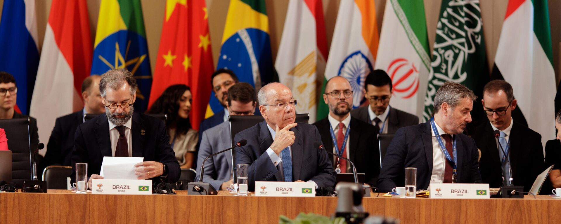 Ministro das Relações Exteriores do Brasil, Mauro Vieira, durante primeiro painel do 17ª encontro de chanceleres do BRICS, em 28 de abril de 2025 Ministro das Relações Exteriores do Brasil, Mauro Vieira, durante primeiro painel do 17ª encontro de chanceleres do BRICS, em 28 de abril de 2025 - Sputnik Brasil, 1920, 28.04.2025