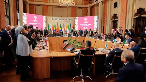  BRICS encerra reunião no Rio com apelos ao multilateralismo e críticas ao Ocidente - Sputnik Brasil