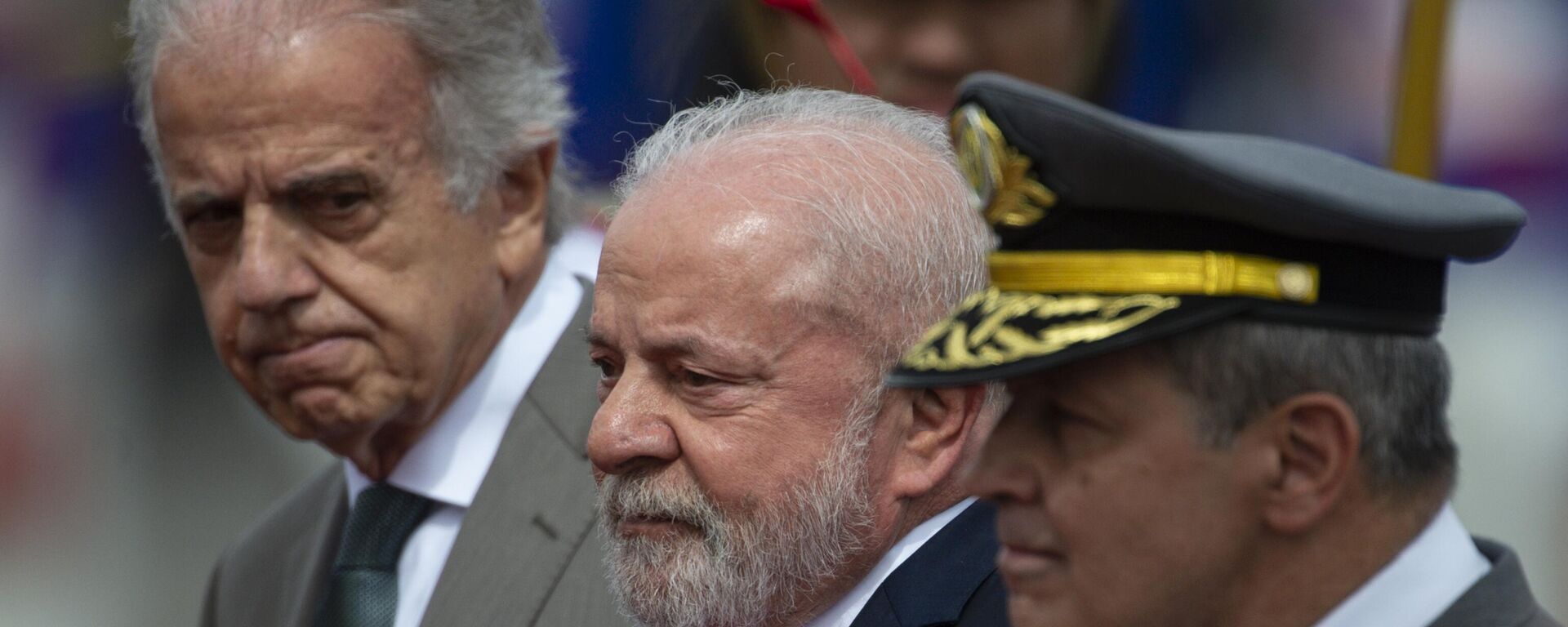 O ministro da Defesa, José Mucio Monteiro, o presidente Luiz Inácio Lula da Silva, e o comandante do Exército, general Tomás Paiva, durante cerimônia comemorativa do Dia do Exército, no Quartel-General do Exército. Brasília (DF), 19 de abril de 2025 O ministro da Defesa, José Mucio Monteiro, o presidente Luiz Inácio Lula da Silva, e o comandante do Exército, general Tomás Paiva, durante cerimônia comemorativa do Dia do Exército, no Quartel-General do Exército. Brasília (DF), 19 de abril de 2025 - Sputnik Brasil, 1920, 02.05.2025