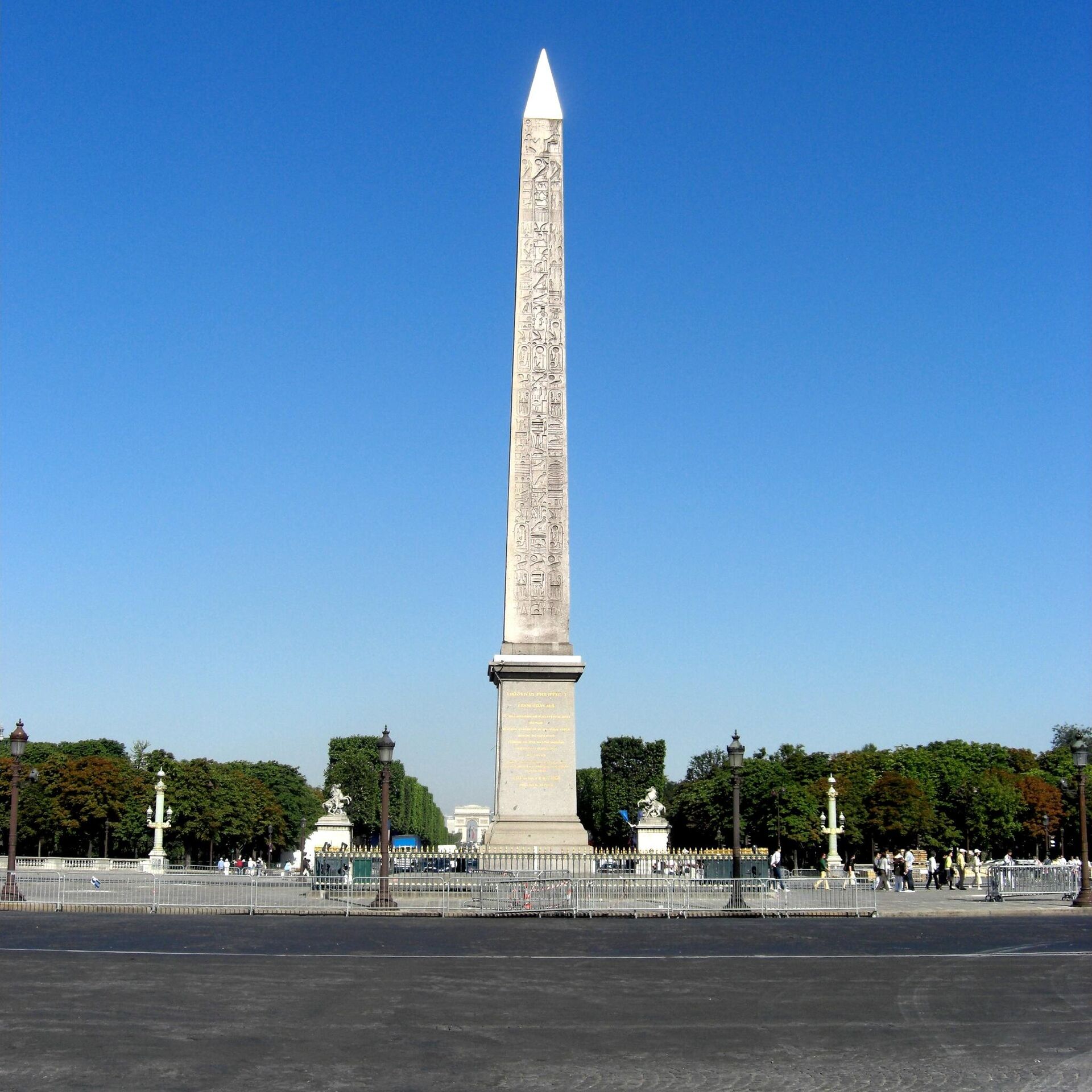 Obelisco de Luxor na Praça da Concórdia em Paris Obelisco de Luxor na Praça da Concórdia em Paris