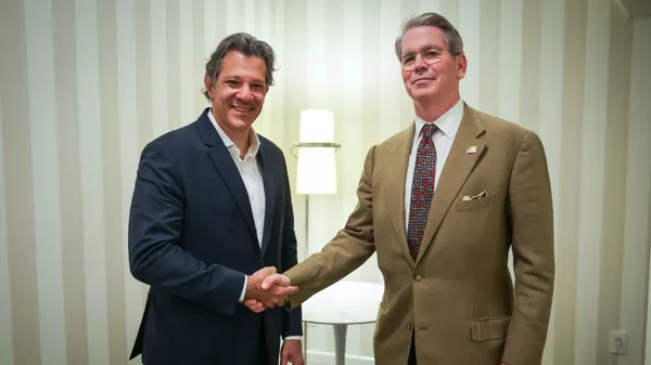 Ministro da Fazenda, Fernando Haddad, em encontro com o secretário do Tesouro dos Estados Unidos, Scott Bessent. Estados Unidos, 4 de maio de 2025 - Sputnik Brasil