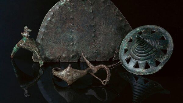 Alguns dos artefatos de metal do início da Idade do Ferro descobertos na Colina Somló, Hungria - Sputnik Brasil