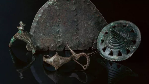 Alguns dos artefatos de metal do início da Idade do Ferro descobertos na Colina Somló, Hungria - Sputnik Brasil