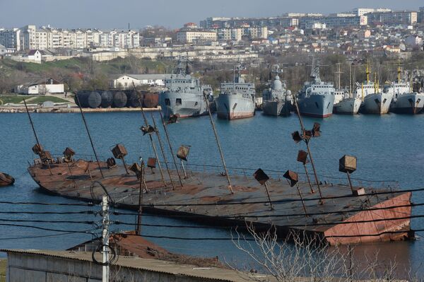 Como era: Navio velho na baía de Sevastopol - Sputnik Brasil