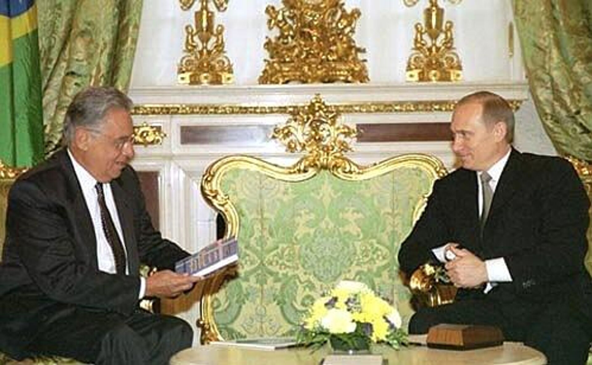 Fernando Henrique Cardoso reunido com Vladimir Putin, em Moscou. Rússia, 14 de janeiro de 2002 Fernando Henrique Cardoso reunido com Vladimir Putin, em Moscou. Rússia, 14 de janeiro de 2002