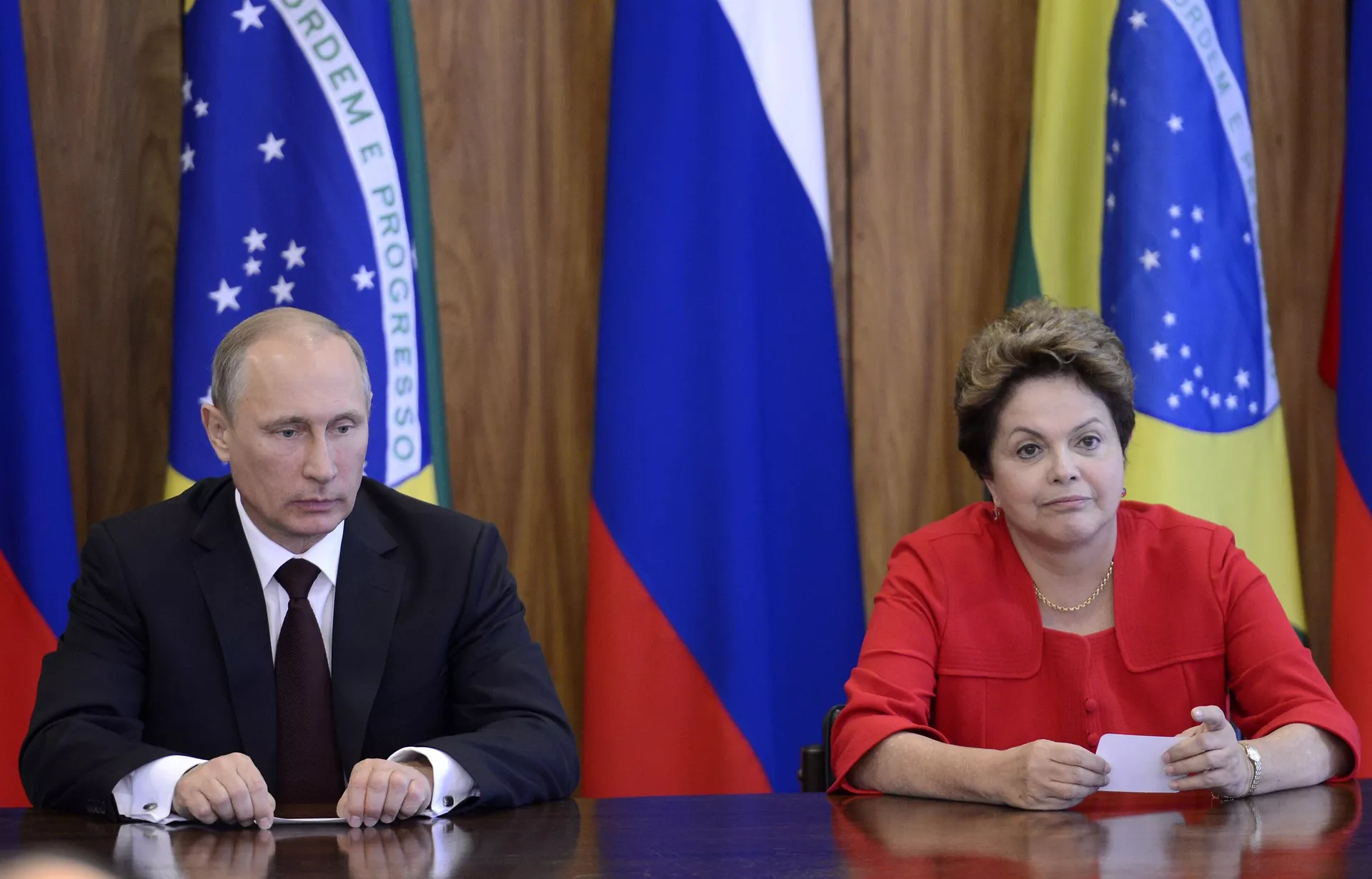 Dilma Rousseff e Vladimir Putin durante reunião no Palácio do Planalto, em brasília (DF). Brasil, 14 de julho de 2014 - Sputnik Brasil, 1920, 07.05.2025