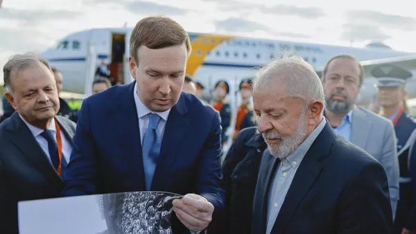 Presidente da República do Brasil, Luiz Inácio Lula da Silva, durante chegada a Moscou para celebrações do Dia da Vitória, em 7 de maio de 2025 - Sputnik Brasil
