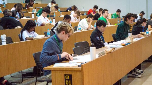 Alunos fazem provas na edição de 2025 da Olimpíada Internacional de Química Mendeleev - Sputnik Brasil