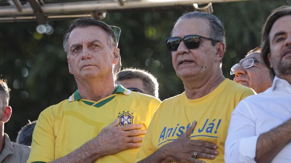 O ex-presidente Jair Bolsonaro (PL) e o pastor Silas Malafaia participam da manifestação em defesa da anistia aos condenados nos atos golpistas de 8 de janeiro de 2023. Brasília (DF), 7 de maio de 2025 - Sputnik Brasil