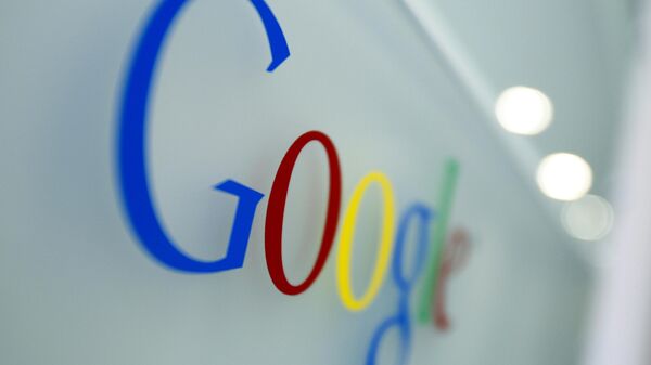 O logotipo do Google é visto na sede do Google em Bruxelas, 23 de março de 2010 - Sputnik Brasil