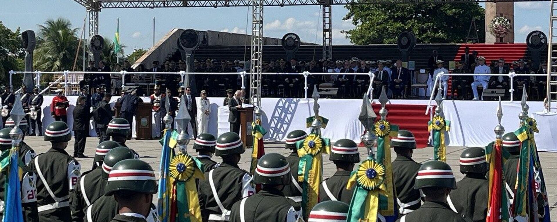José Múcio, ministro da Defesa, discursa em frente a militares durante ato em celebração ao Dia da Vitória, no Rio de Janeiro (RJ), em 8 de maio de 2025 - Sputnik Brasil, 1920, 08.05.2025