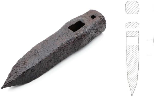 Conjunto de ferramentas para trabalhar a pedra descobertas em uma pedreira pré-romana em Magura Calanului, Romênia - Sputnik Brasil