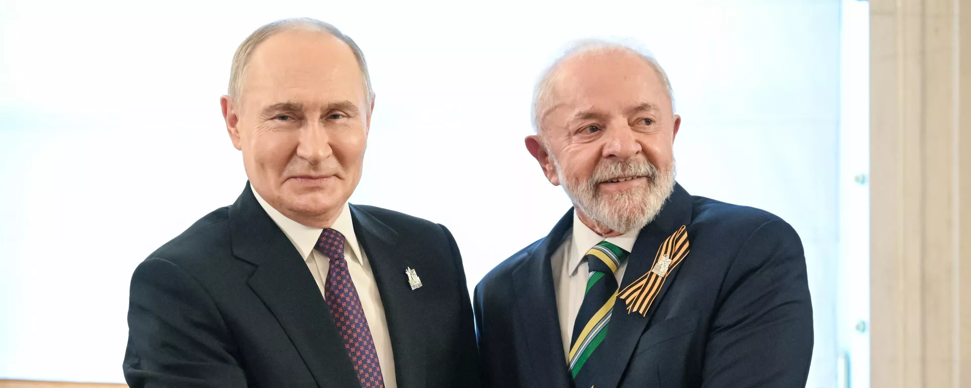 O presidente russo, Vladimir Putin, e o presidente brasileiro, Luiz Inácio Lula da Silva, no Kremlin para as comemorações do 80º aniversário da vitória na Grande Guerra pela Pátria, em 8 de maio de 2025 - Sputnik Brasil, 1920, 10.05.2025