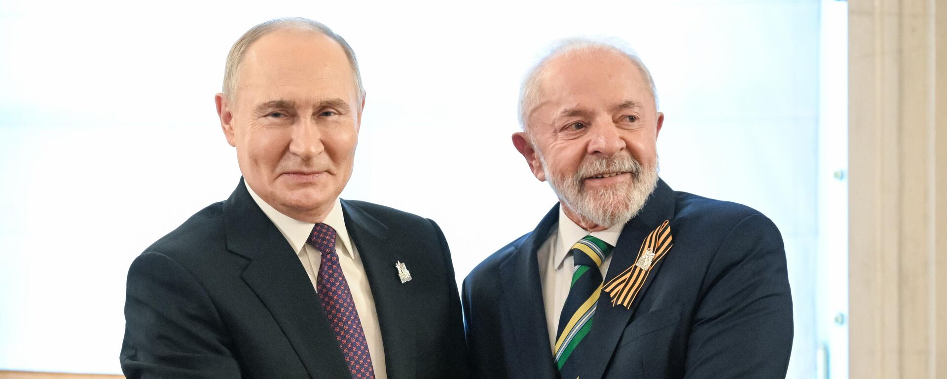 O presidente russo, Vladimir Putin, e o presidente brasileiro, Luiz Inácio Lula da Silva, no Kremlin para as comemorações do 80º aniversário da vitória na Grande Guerra pela Pátria, em 8 de maio de 2025 - Sputnik Brasil, 1920, 10.05.2025