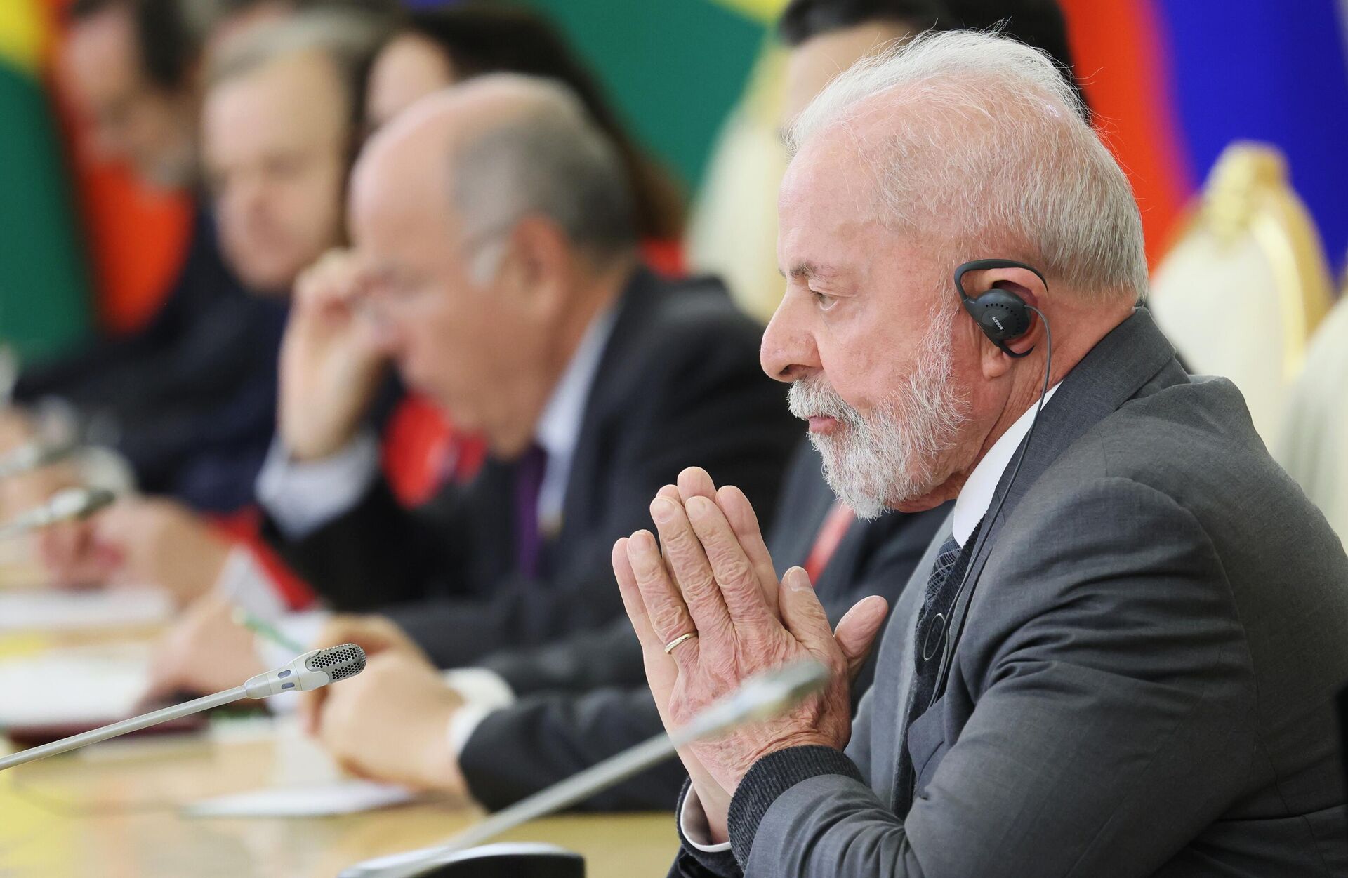 Presidente do Brasil, Luis Inácio Lula da Silva, durante encontro bilateral com homólogo russo, Vladimir Putin, em 9 de maio de 2025 Presidente do Brasil, Luis Inácio Lula da Silva, durante encontro bilateral com homólogo russo, Vladimir Putin, em 9 de maio de 2025