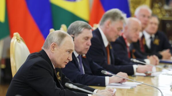 Presidente da Rússia, Vladimir Putin, durante encontro bilateral com o presidente brasileiro, Luis Inácio Lula da Silva, em Moscou, Rússia, 9 de maio de 2025 - Sputnik Brasil