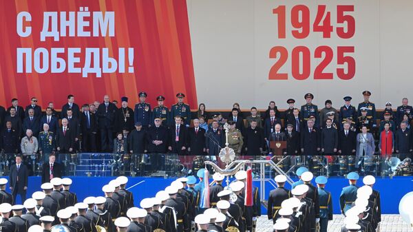 O presidente russo, Vladimir Putin, e líderes estrangeiros no desfile militar em homenagem ao 80º aniversário do Dia da Vitória - Sputnik Brasil