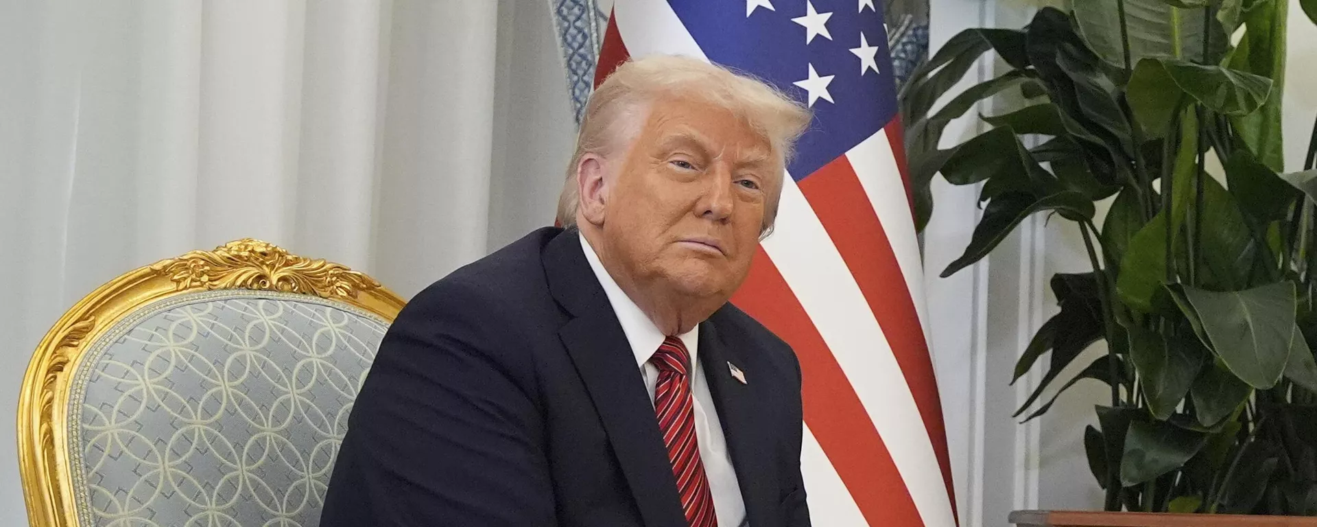 O presidente dos EUA, Donald Trump, e o emir do Catar, sheik Tamim bin Hamad al-Thani, se encontram no Amiri Diwan em Doha, Catar, 14 de maio de 2025 - Sputnik Brasil, 1920, 12.09.2025