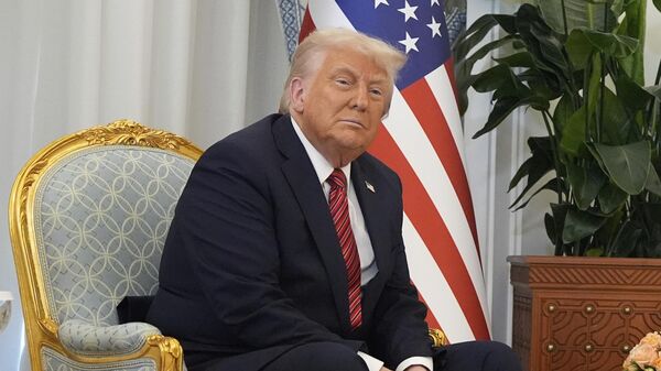 O presidente dos EUA, Donald Trump, e o emir do Catar, sheik Tamim bin Hamad al-Thani, se encontram no Amiri Diwan em Doha, Catar, 14 de maio de 2025 - Sputnik Brasil