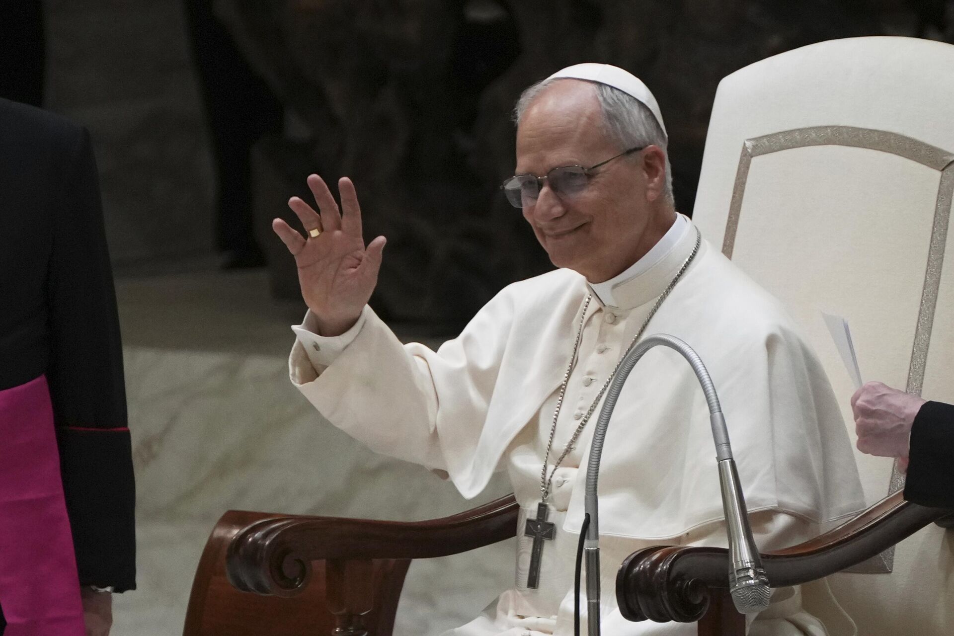 O Papa Leão XIV se reúne com jornalistas na Sala Paulo VI no Vaticano, 12 de maio de 2025 O Papa Leão XIV se reúne com jornalistas na Sala Paulo VI no Vaticano, 12 de maio de 2025