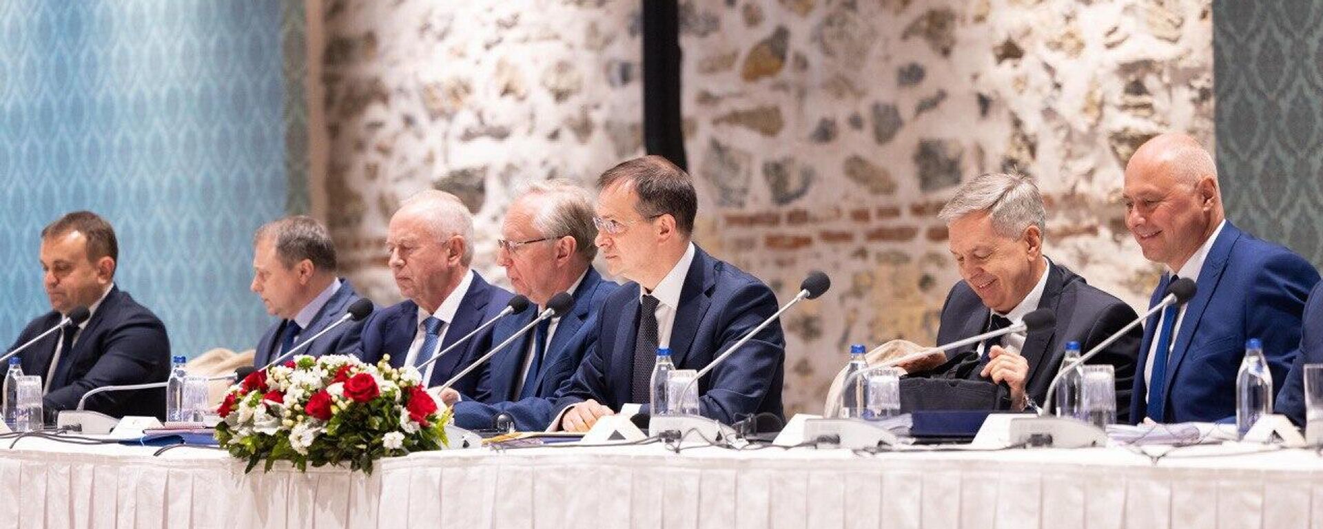 Delegação russa em conversas com a Ucrânia em Istambul - Sputnik Brasil, 1920, 16.05.2025