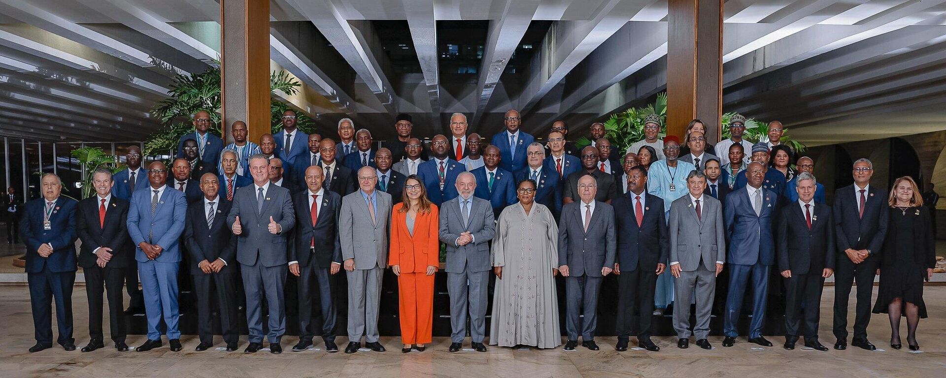 O presidente do Brasil, Luiz Inácio Lula da Silva, participa de reunião com ministros da Agricultura da União Africana, em Brasília - Sputnik Brasil, 1920, 18.09.2025