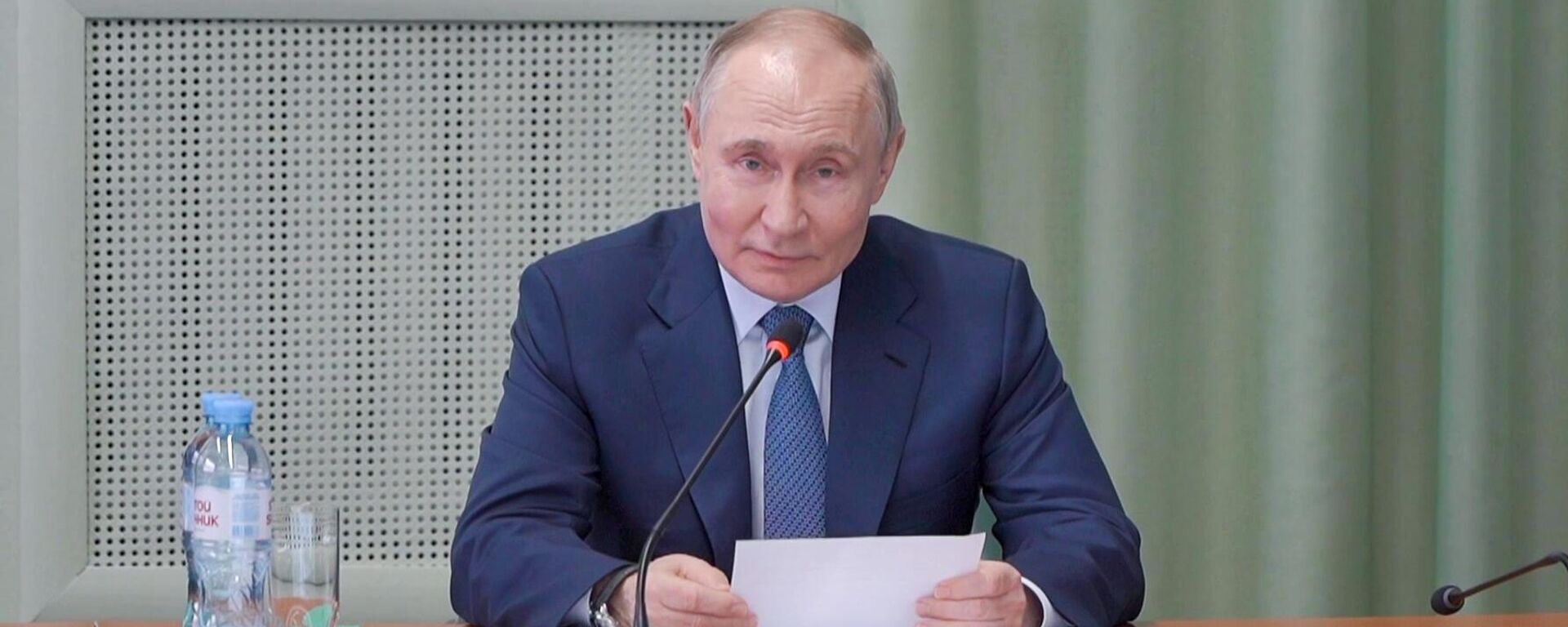 20 de maio de 2025. O presidente russo, Vladimir Putin, realiza uma reunião com chefes de municípios na região de Kursk - Sputnik Brasil, 1920, 03.07.2025
