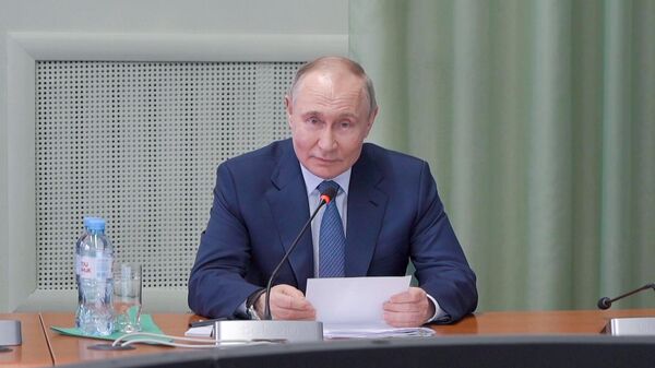20 de maio de 2025. O presidente russo, Vladimir Putin, realiza uma reunião com chefes de municípios na região de Kursk - Sputnik Brasil