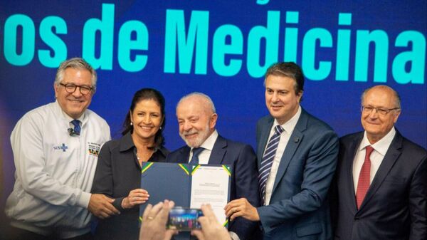 O presidente Luiz Inácio Lula da Silva participa do lançamento do curso de medicina do hospital Sírio-Libanês, em São Paulo (SP), em 22 de maio de 2025 - Sputnik Brasil